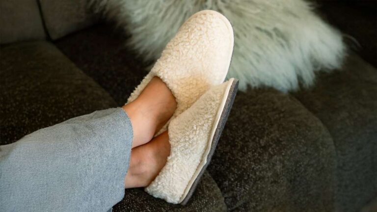 Zapatillas de casa para mujer: ¿qué materiales son los más recomendables?